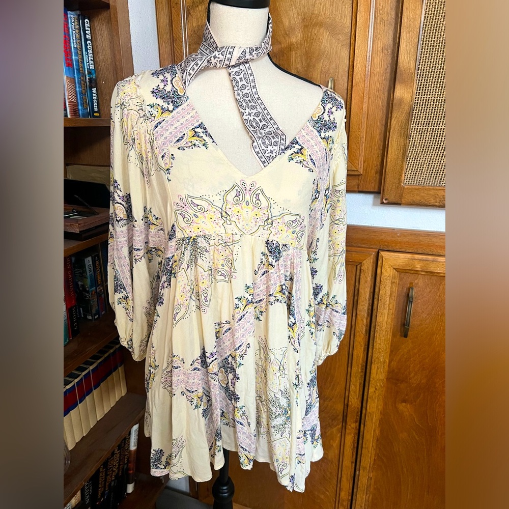 Boot barn dress. Size M. Cream color w a paisley print  Worn once.